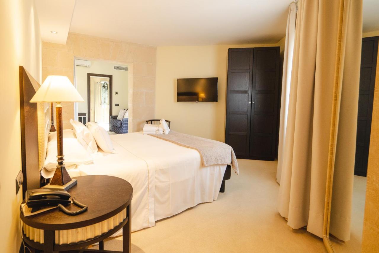Hotel San Miguel มาโอน ภายนอก รูปภาพ