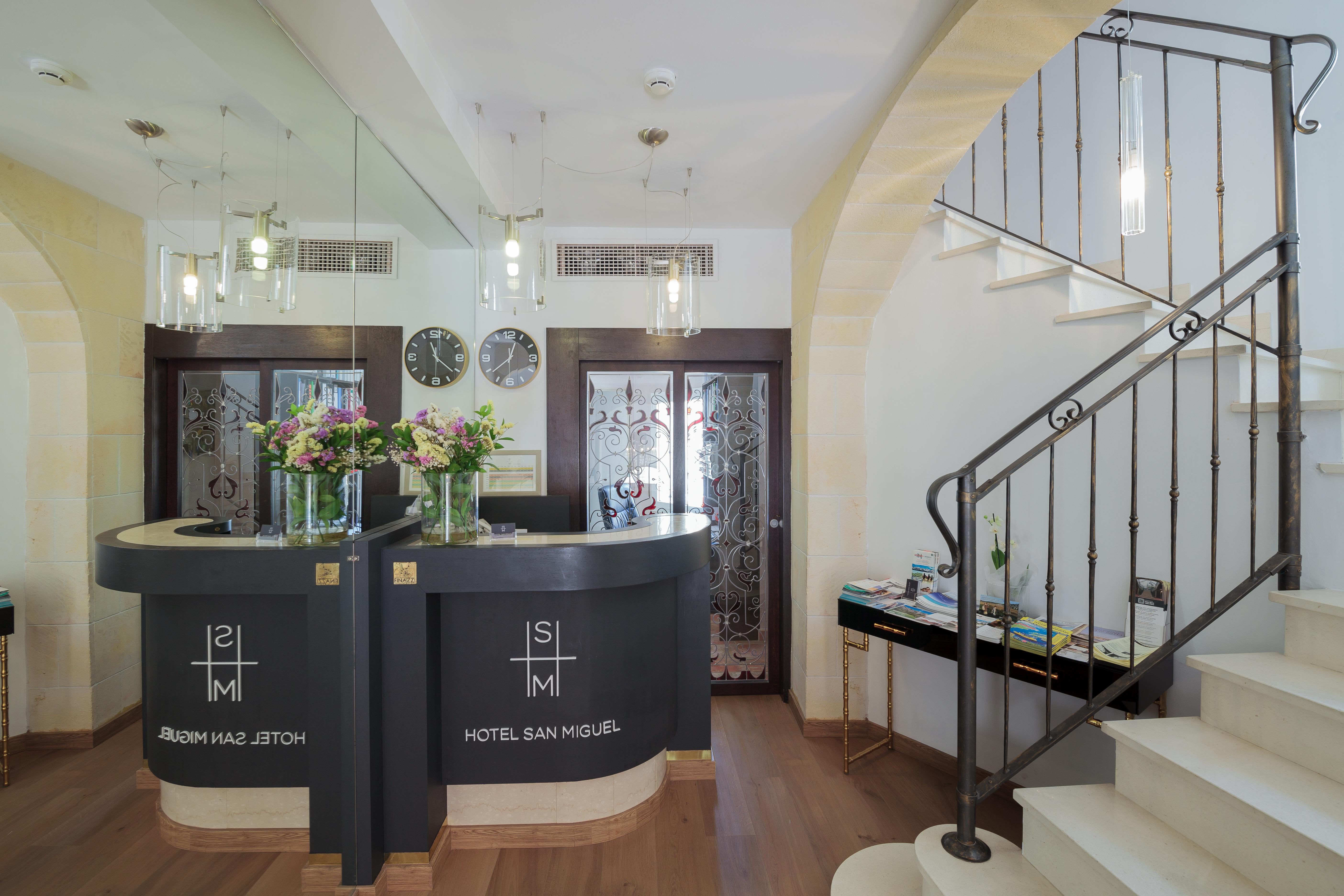 Hotel San Miguel มาโอน ภายนอก รูปภาพ